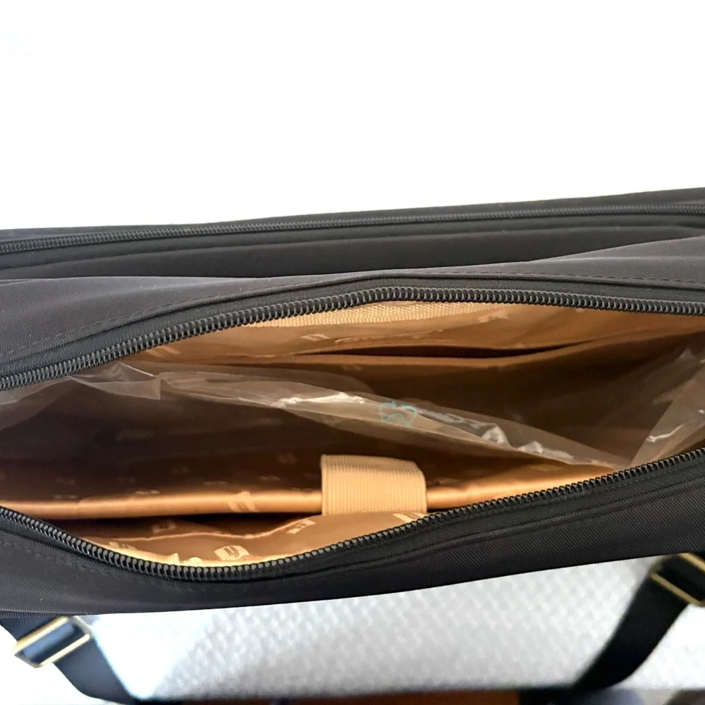 Hartmann New Men’s travel Crossbody Briefcase ( Hudson belting style)